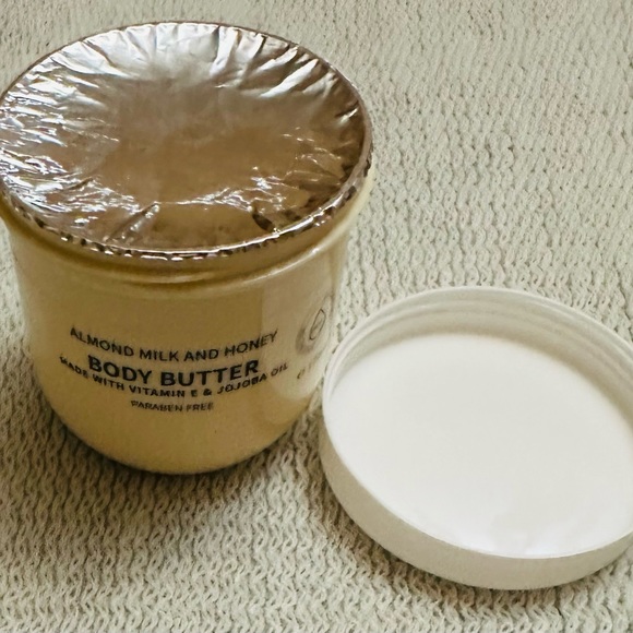 LOVERY CREAM. ALMOND MILK AND HONEY - Picture 8 of 8